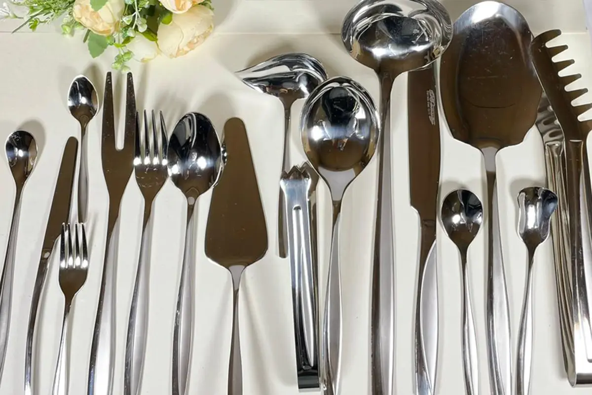 کدام جنس قاشق چنگال برای استفاده روزمره بهتر است؟ راهنمای کامل انتخاب هوشمندانه برای خانوادهها 4 قیمت قاشق چنگال برای استفاده روزمره